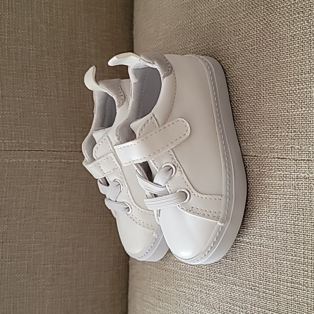 ✨️BOGO✨️ Unisex Baby/Toddler Crazy 8 Low Top Hook & Loop Sneakers in White Sz4